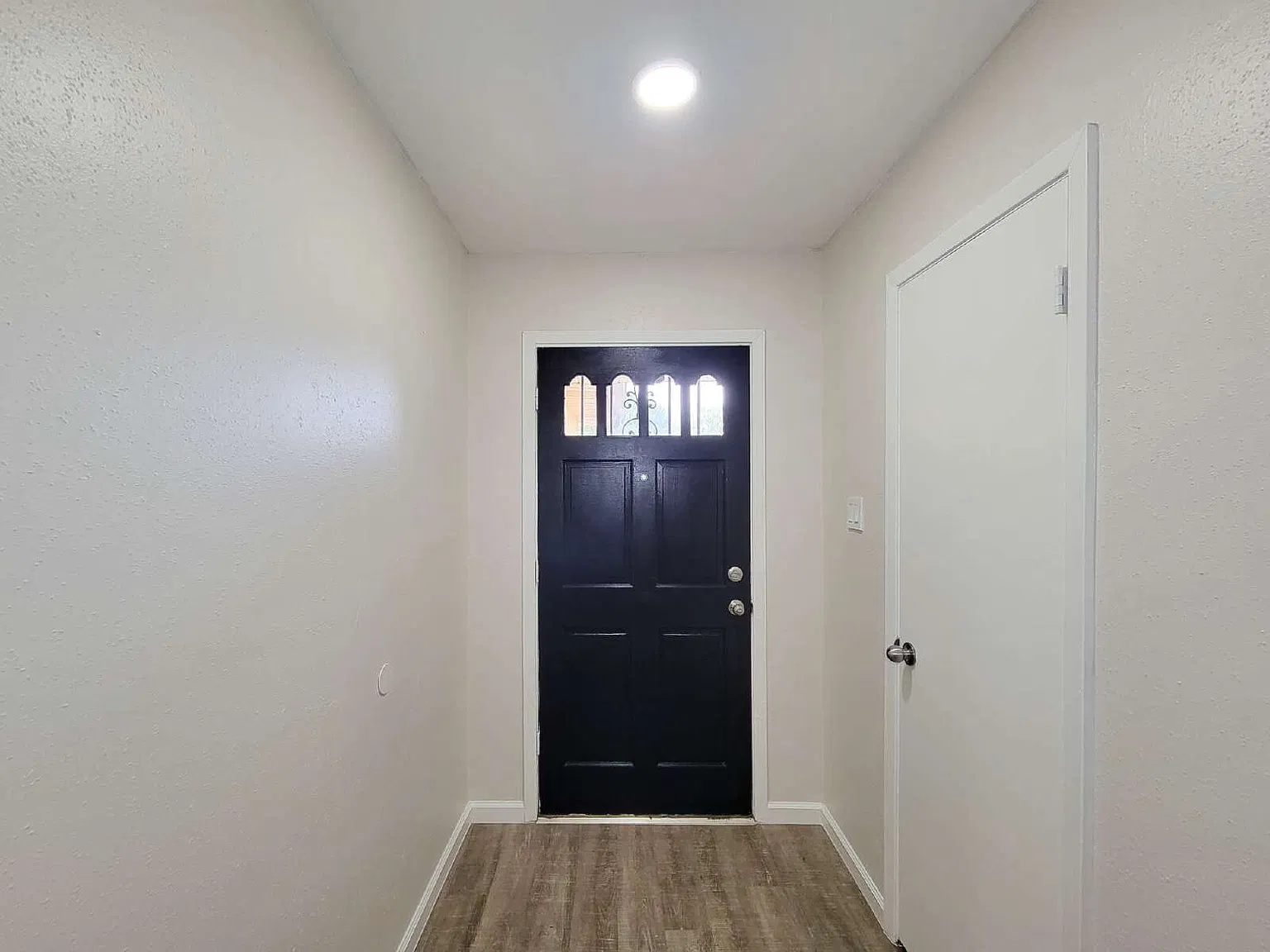 3 bed, 2.0 bath, 1160 sqft, $1,600 — Photo 3