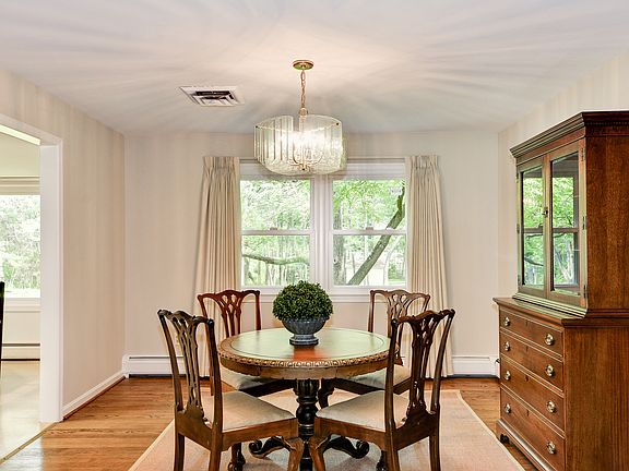 5th image of 13325 Oakwood Dr