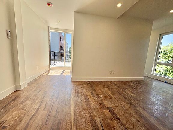 5th image of 3098 Farragut Rd #4C