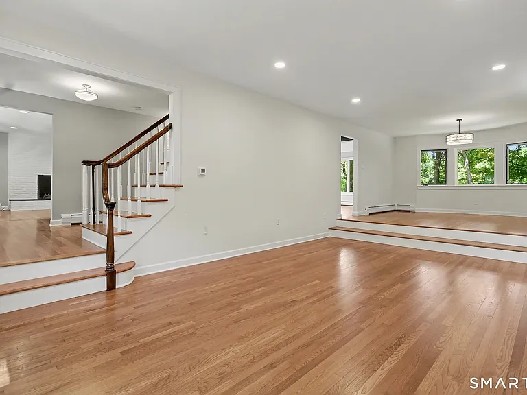 145 Casmir Dr — Photo 4