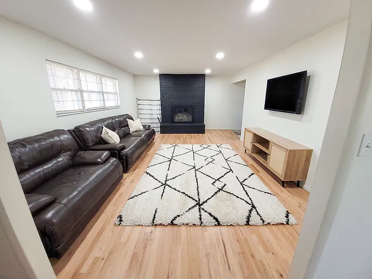 517 E McGee St — Photo 10