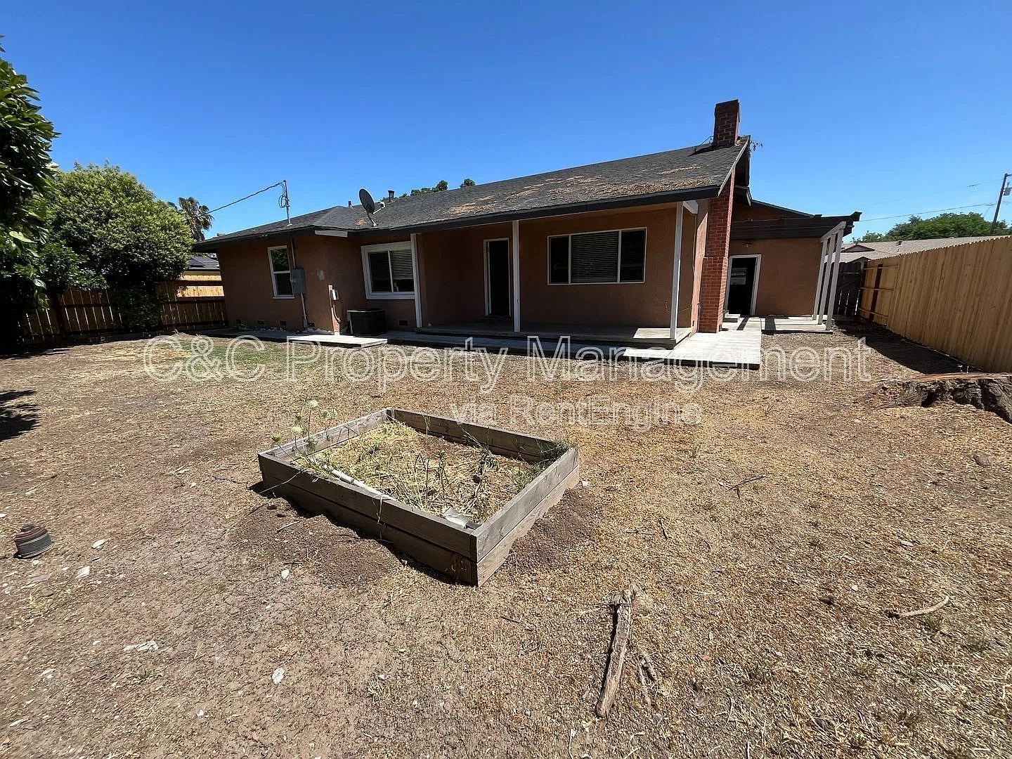 3 bed, 2.0 bath, 1268 sqft, $2,400 — Photo 2