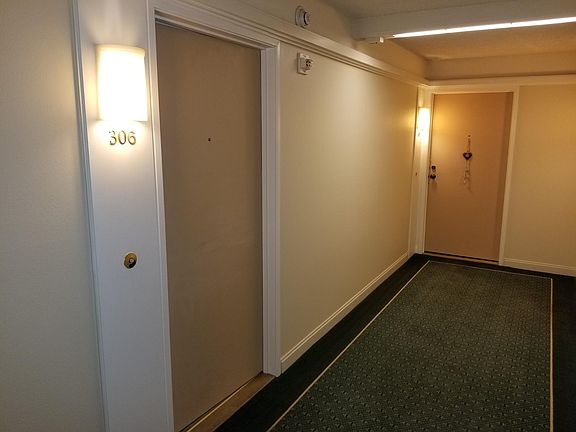 4th image of 803 N Humboldt St APT 306