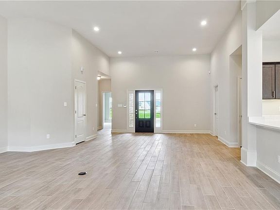 3rd image of 2637 Greenville Dr