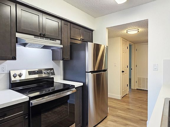 3rd image of 2572 Knollwood Ct APT 202