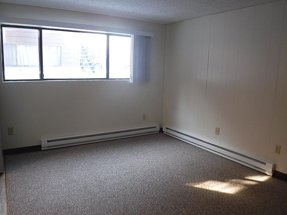 3rd image of 807 SW Higgins Ave APT 2