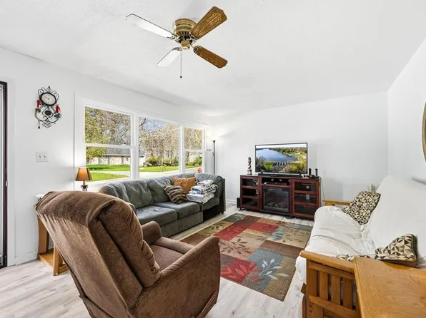 140 N 8th Pl, Sturgeon Bay, WI 54235