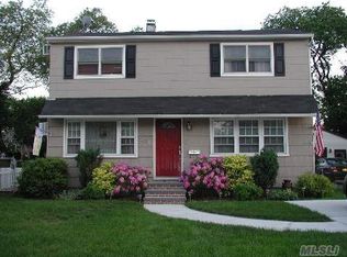 204 Forest St, Oceanside, NY 11572
