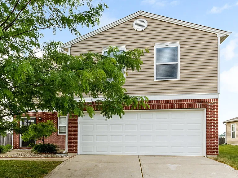 924 Bentgrass Dr — Photo 1