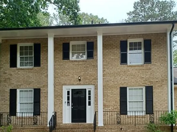 3873 Pointe Bleue Dr, Decatur, GA 30034