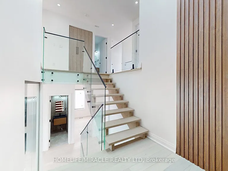 150 Stewart St — Photo 18