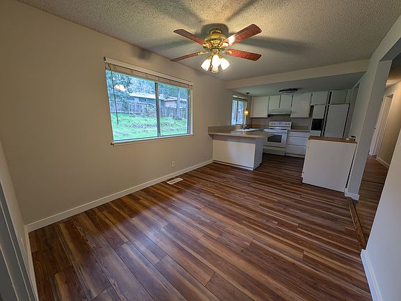 5th image of 3683 Briarwood Dr SE