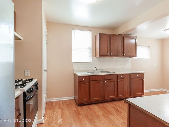 4th image of 1527 W Cornelia Ave