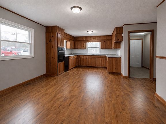 3rd image of 109 Appletree St