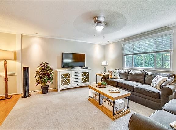 4th image of 6016 Carpenter Dr #20