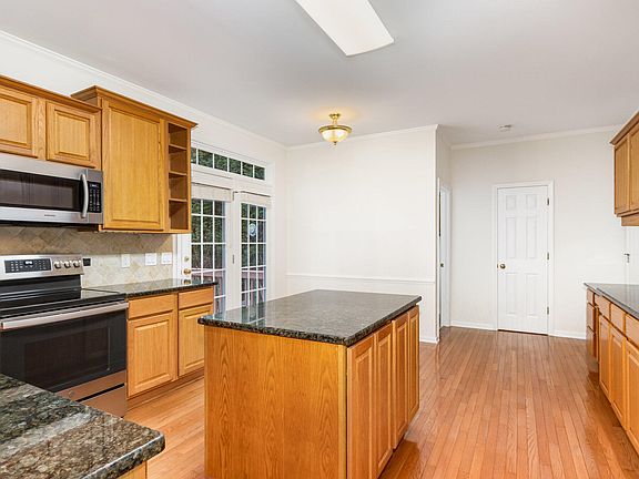 5th image of 1005 Scotsburg Trl