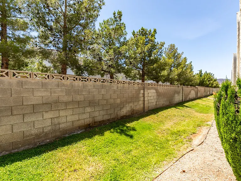 784 Anne Ln — Photo 43