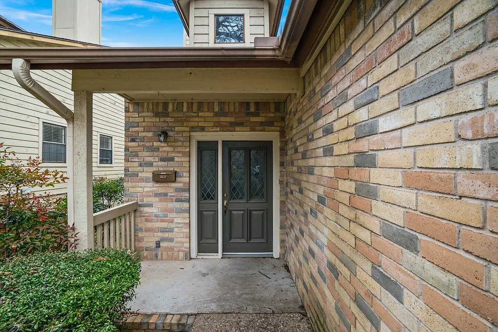 Building Photo - 2208 Indian Trl #A