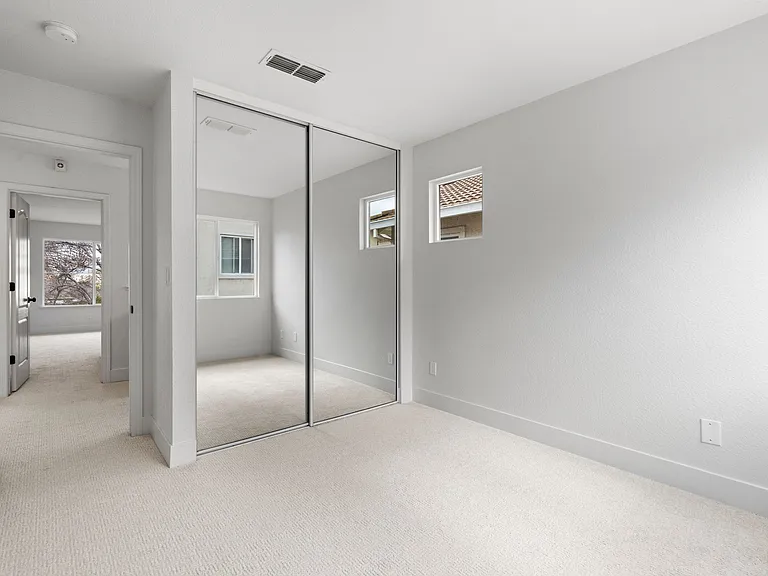 527 Scudero Cir — Photo 16