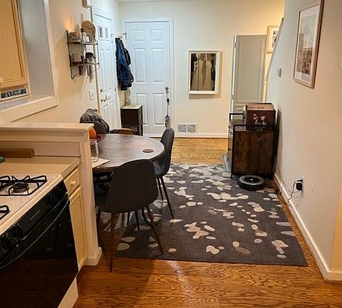 5th image of 915 Lombard St