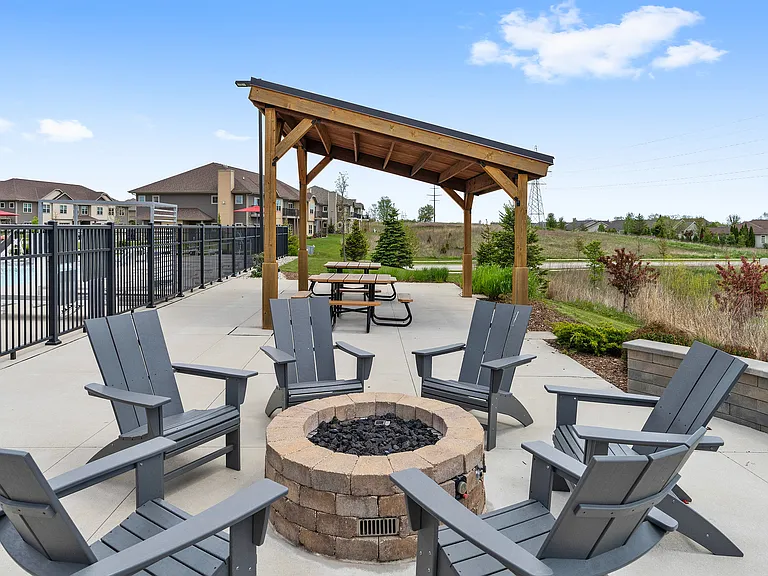 High Bluff Townhomes Outdoor Fire Pit