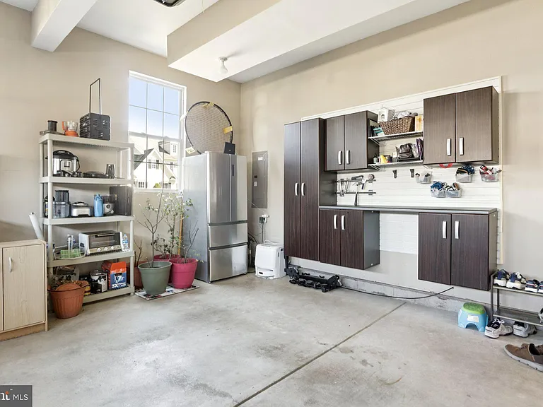 1035 Thorndale Dr — Photo 45