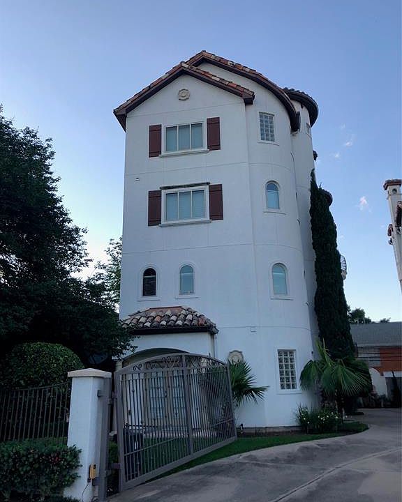 1st image of 4710 Oakshire Dr Unit E