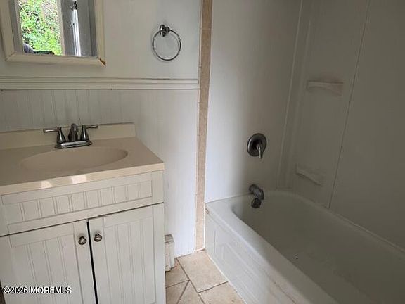 5th image of 213 Ocean Ave