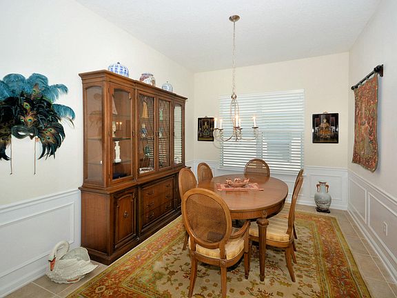 4th image of 9293 Waterglen Ln