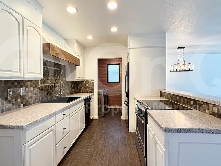 5702 W Royal Palm Rd — Photo 8