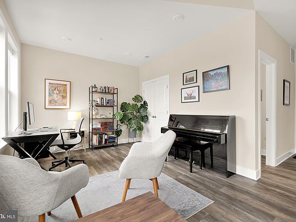 5th image of 846 Crown Park Ave