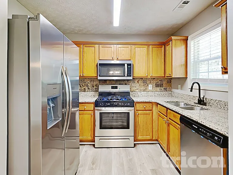 1455 Enchanted Forest Dr — Photo 6