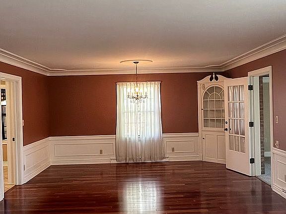 4th image of 1006 Sunset Dr