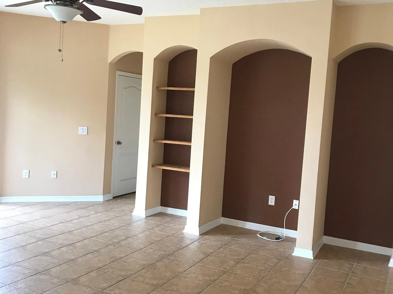 5 bed, 2.5 bath, 2637 sqft, $3,400 — Photo 4