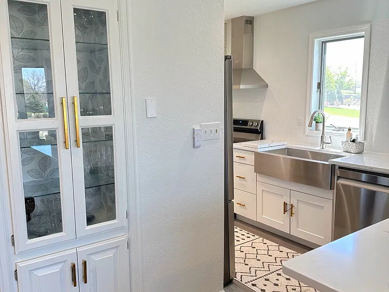 2209 Crestview Dr — Photo 12