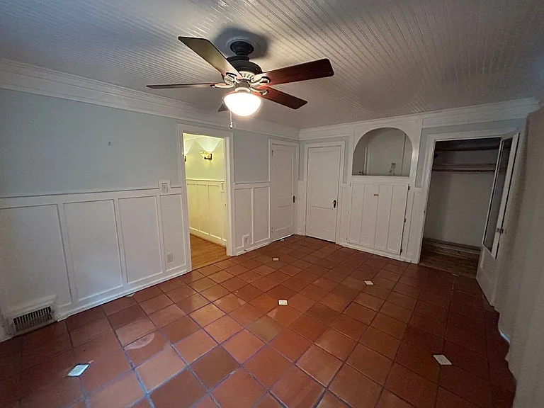 2461 Lyndhurst Ave — Photo 104