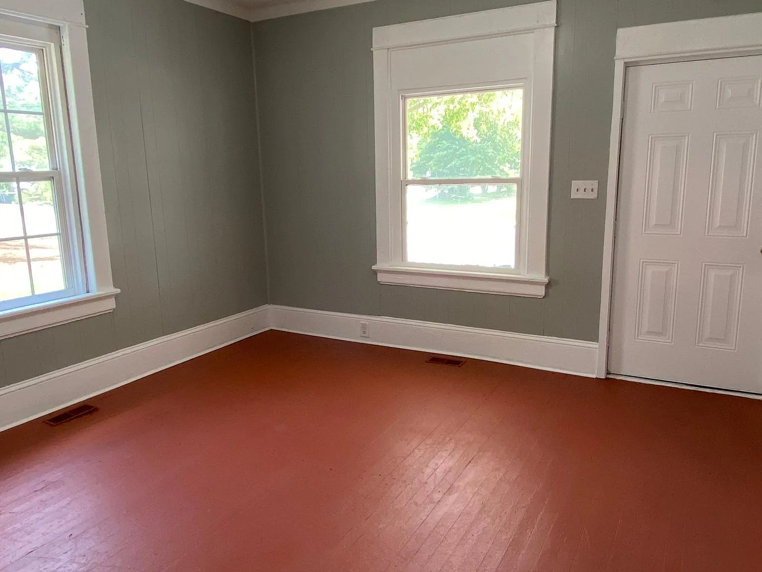 813 Arlington St — Photo 2