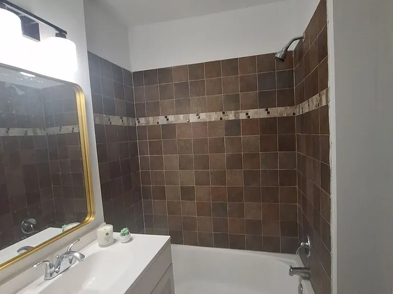 612 N Glover St — Photo 8