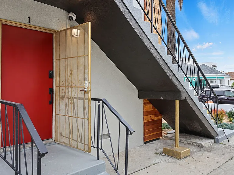1358 W 36th St — Photo 50