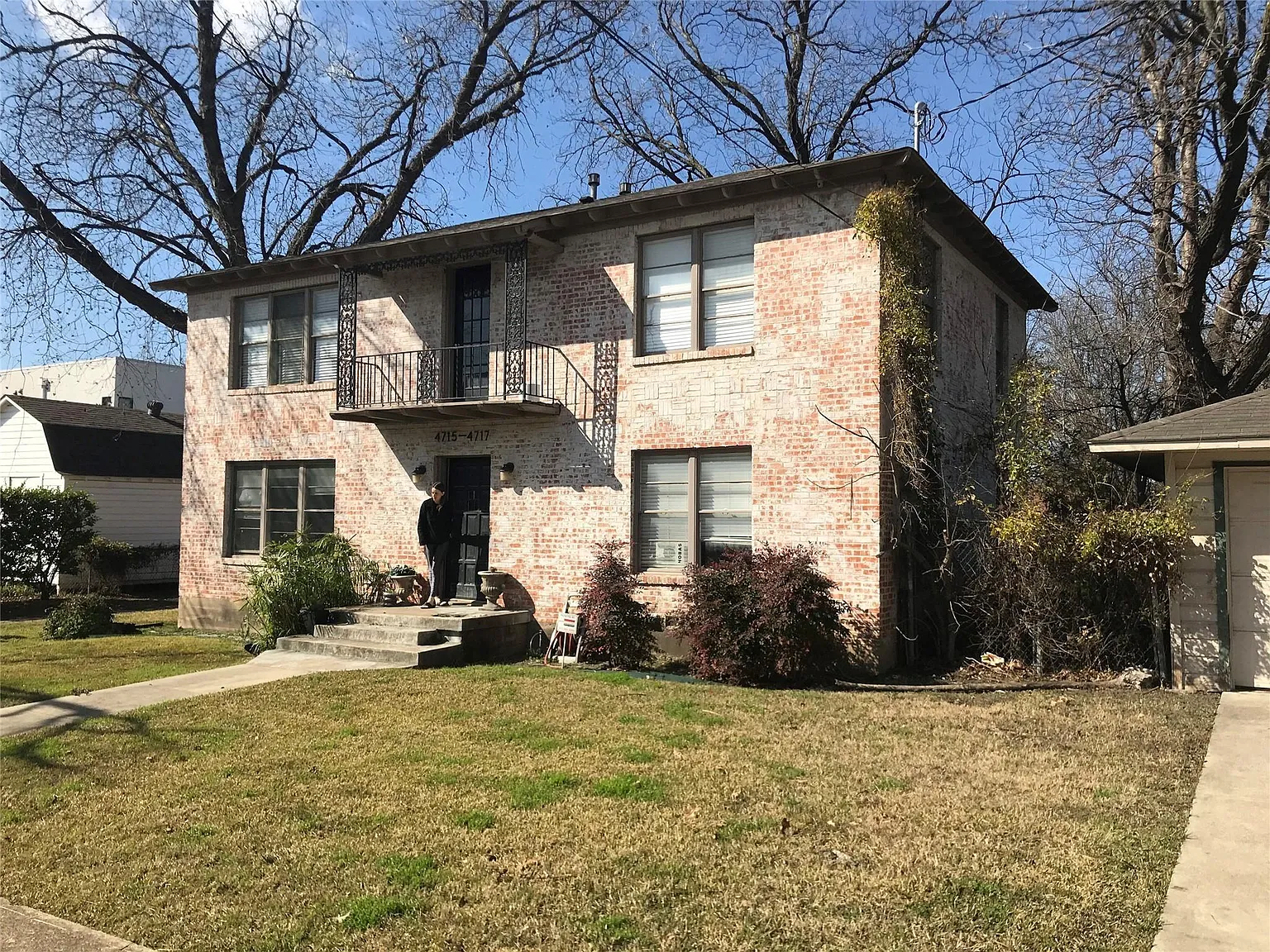 4715-4717 Deere Street - 4717 — Photo 2