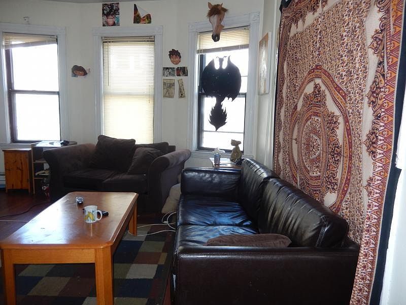 1st image of 165 Chestnut Ave #1