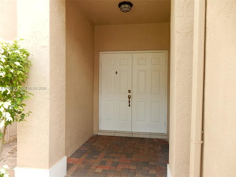 11221 NW 73rd St — Photo 2