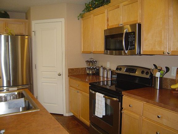 5th image of 5611 NE 49th St