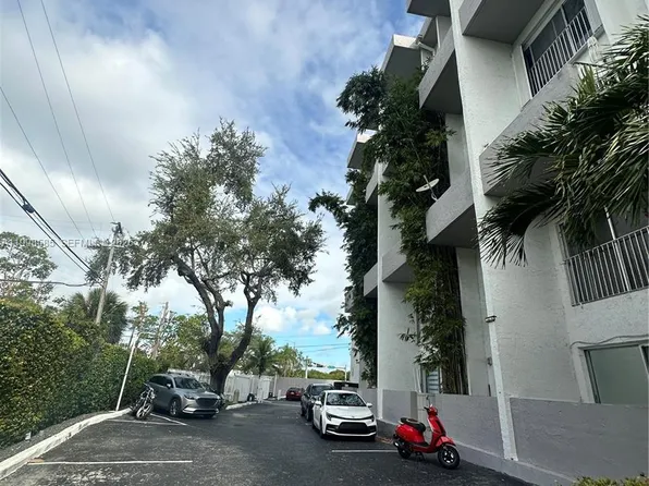 7801 NE 4th Ct APT 101, Miami, FL 33138