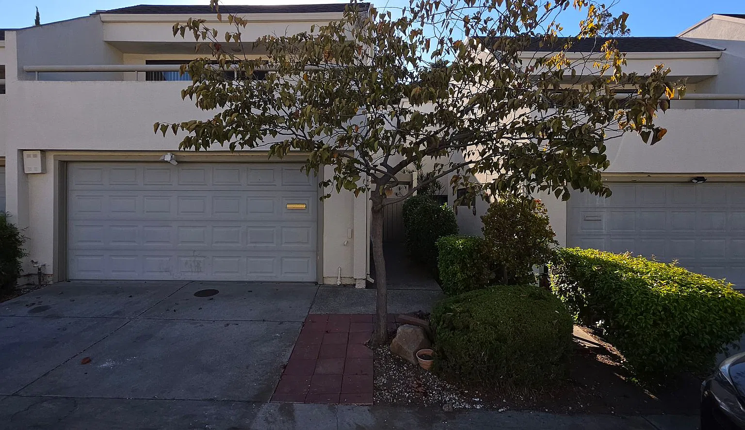 Spacious 3BR Townhome in Gated Evergreen Community — Photo 1
