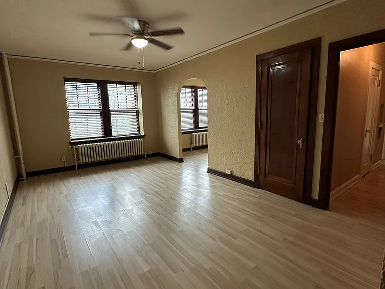320 Roberts St N #200 — Photo 2