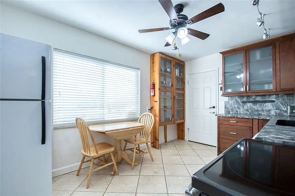 2 bed, 1.0 bath, 1102 sqft, $2,395 — Photo 4