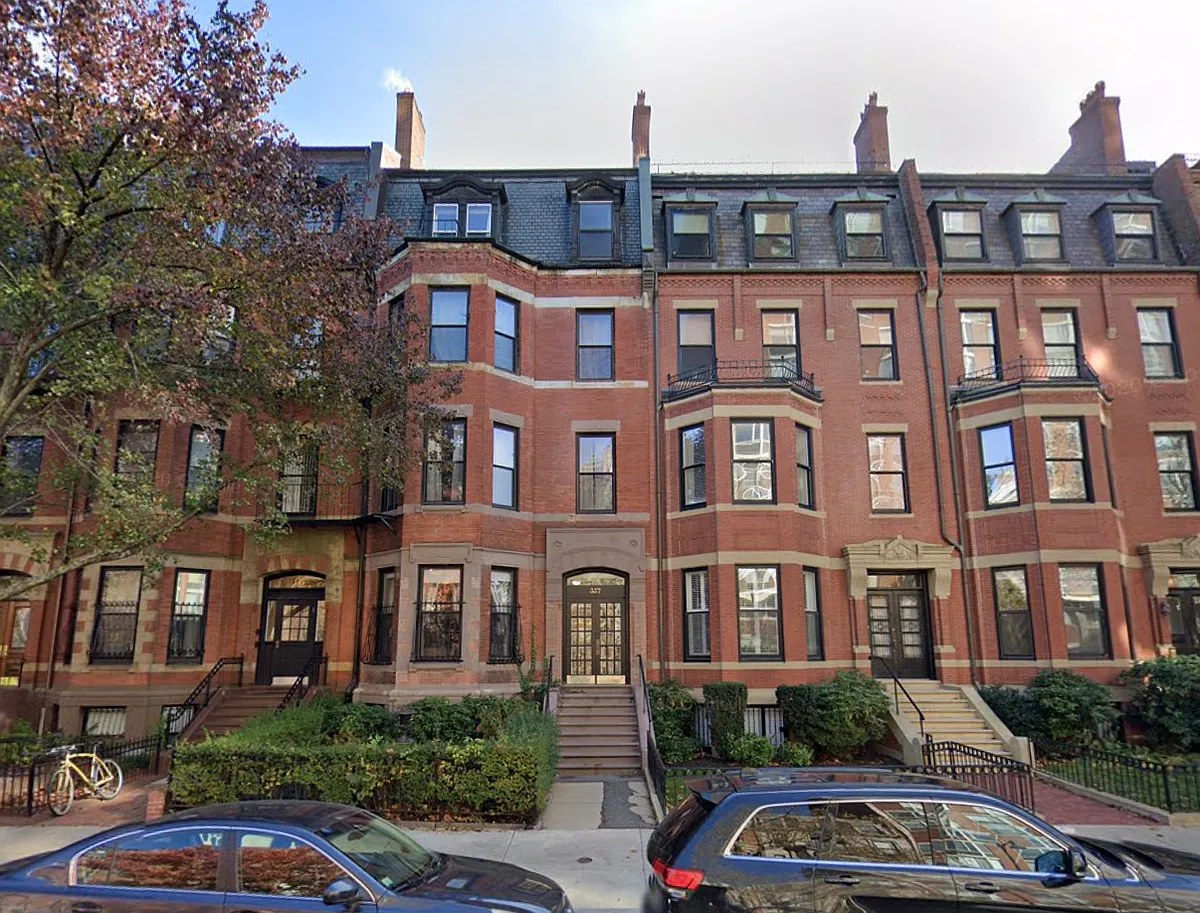 Photo 2 of 10 - 337 Beacon St #3 - Boston, MA Building Photo - 337 Beacon St #3
