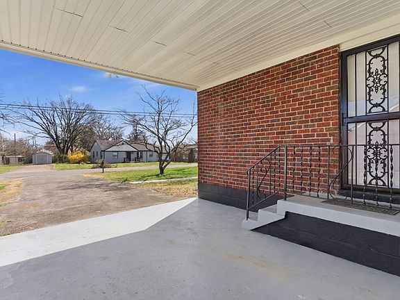 4th image of 2228 Ravenwood Dr