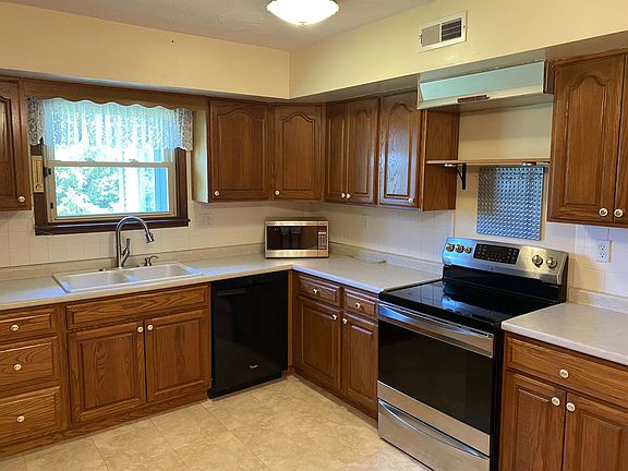 2nd image of 10800 N County Road 375 W